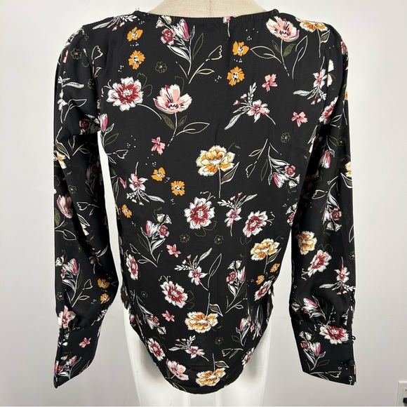 NWT Warehouse one Floral V-Neck Blouse - Black and Multicolor XS - Picture 4 of 11